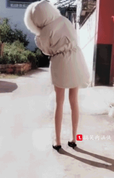 搞笑gif趣图 这么多好女孩,不知道又便宜那个臭小子了