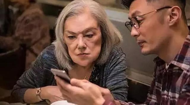 韩国美女明星整容上瘾，导致脸部变形毁容，睡觉都无法闭上眼！