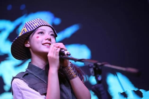 把关晓彤比下去了，新国民闺女身价7个亿，马上要爆红