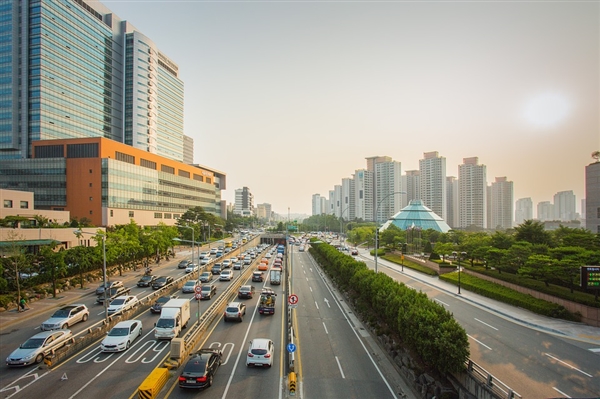 韩国10万出租车司机罢工 集体抵制网约车软件