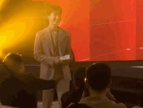 李晨花样宠爱范丞丞,却被小舅子的手机壳抢了镜?