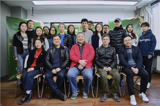 贾樟柯、王小帅出席金字奖颁奖典礼 闭幕影片《江湖儿女》获好评