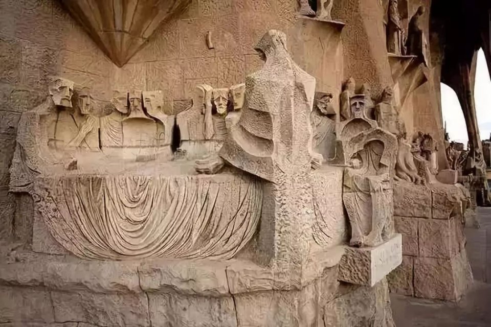 一个“疯子”,把烂尾楼盖成了世界文化遗产