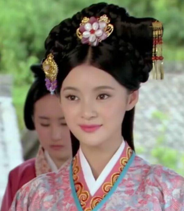 王凯初恋整成低配版沈梦辰！连她整形后遗症的朝天鼻也照搬了···