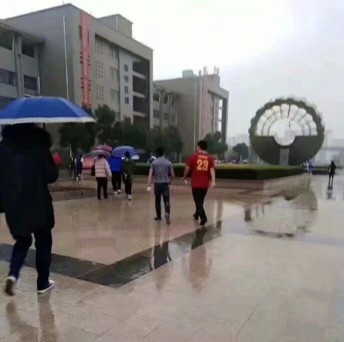 每日神段子丨当女孩子得知有帅哥要来派对会怎么做！