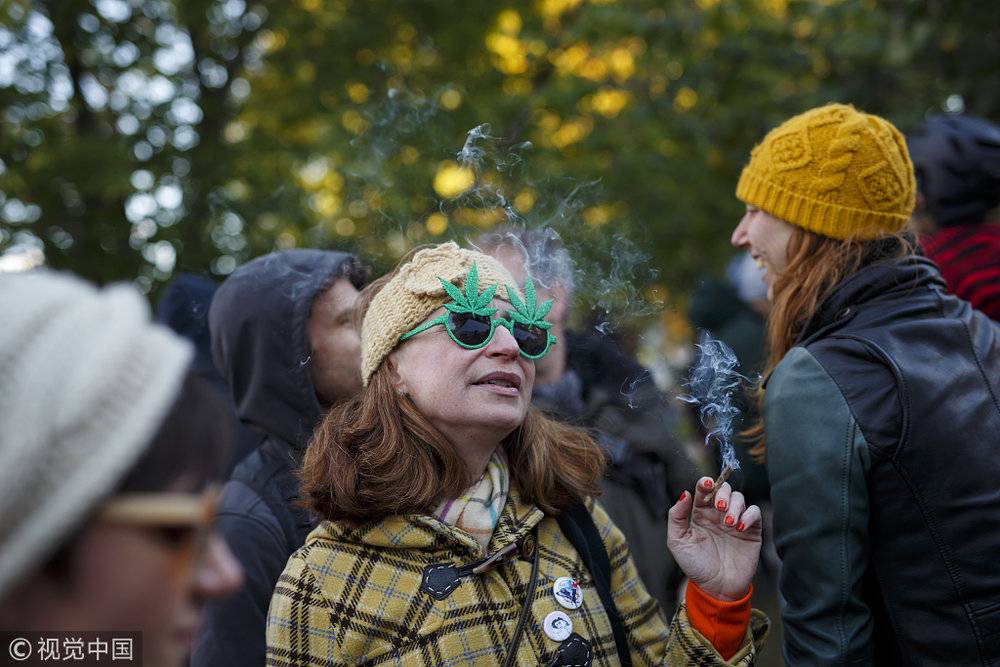 2018，大麻在资本主义国家的空气里迎风飘扬