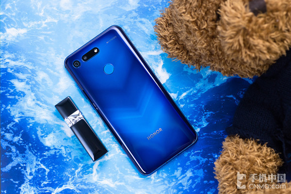 多核比肩MacBook Pro 荣耀V20性能评测