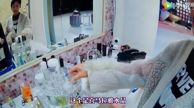 宁静自曝在瑞士打针全脸被扎900下!还被骗了钱?