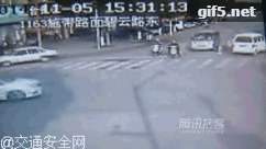 触目惊心的一组大货车车祸现场动图,提醒大家珍爱生命远离大货车