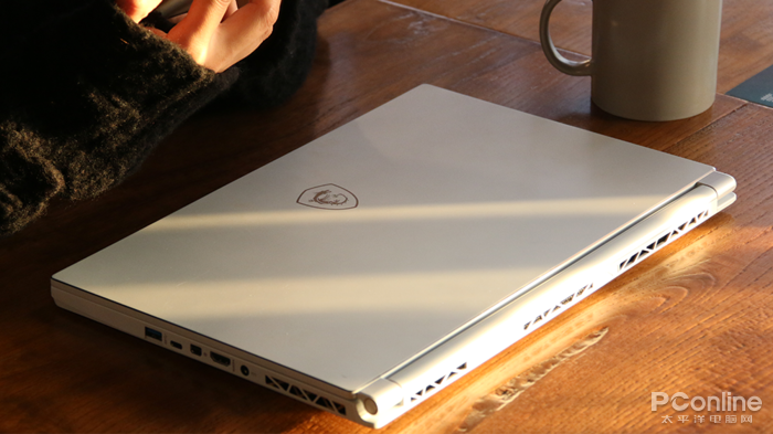 纯白色的设计笔记本 始于颜值的微星P65