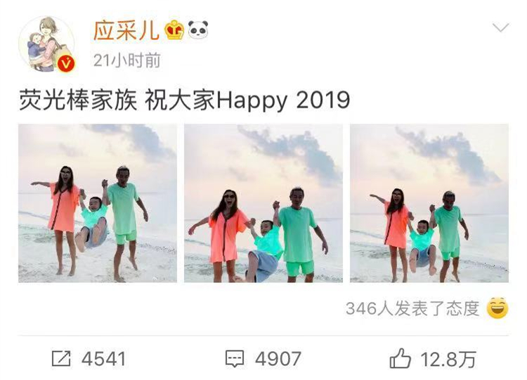 陈小春应采儿晒家人合照黑成碳，网友：“这是在非洲海滩吗”