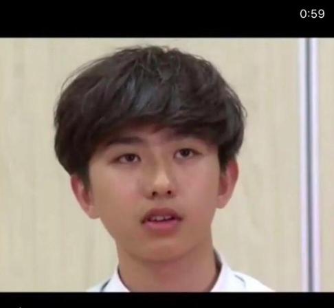 从蔡徐坤的微调变脸史,看偶像如何从土气走向精致