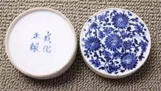清乾隆青花印泥盒
