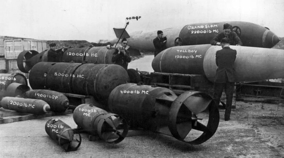 美军新年B-2扔炸弹被吐槽，二战时候这些“炮仗”有多神武