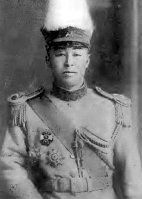 张作霖死后,他的结拜兄弟如何自处?有人拥护少帅,有人当汉奸!