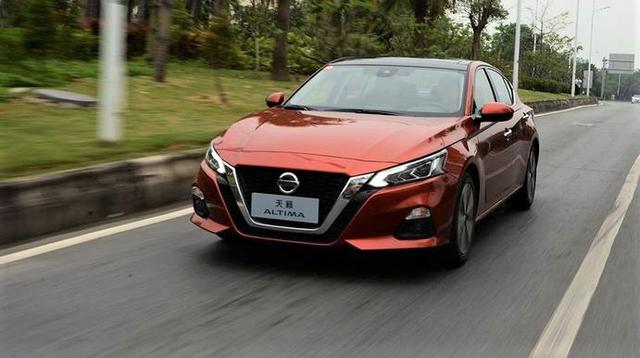 全新天籁姗姗而来,换头换脸换英文标识