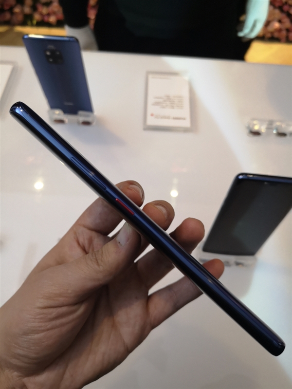 华为Mate 20 Pro馥蕾红/璨星蓝发布：5399元起