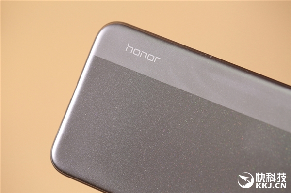 光哑同体艺术 799元荣耀畅玩8A开箱图赏