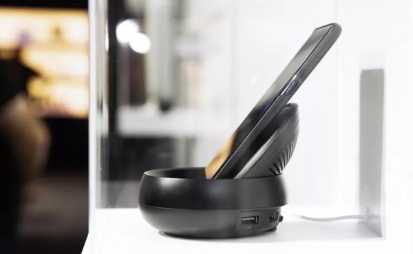 三星S10长这样?三星在CES大会上展示5G原型机