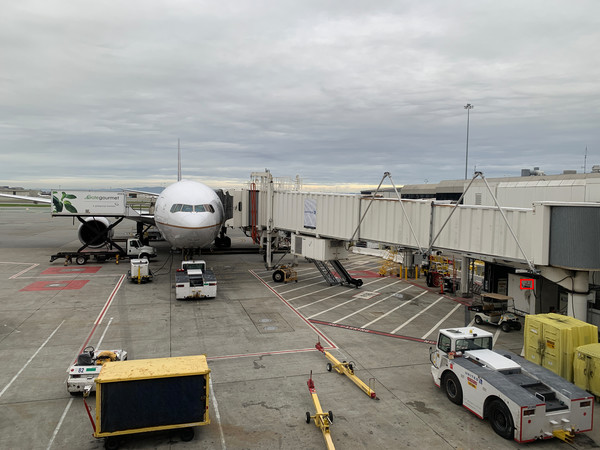 我们带了3台手机逛CES：结果荣耀V20把老外惊呆了