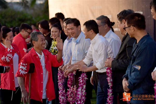 第四届马云乡村教师奖颁奖：夫妻俩打破惯例