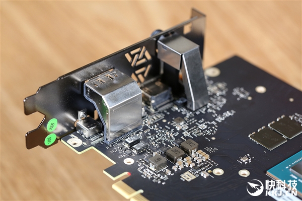 带一块屏幕 七彩虹iGame RTX 2060 Vulcan X OC拆解图赏