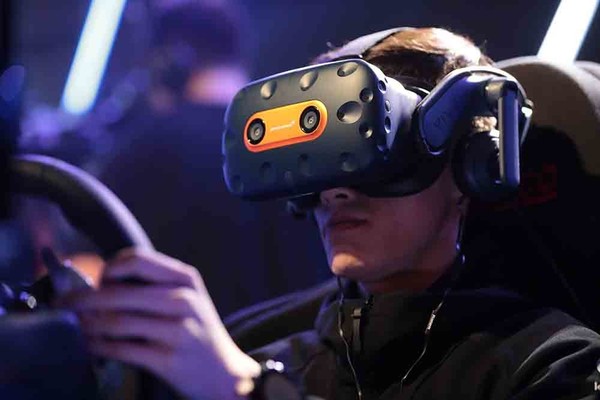 中国选手首次闯进决赛 VR赛车电竞赛事落下帷幕