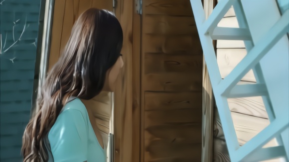 女友为报复前美女将人绑住,男子闺蜜发现后,外国居然想杀人灭口憋美女尿男子图片