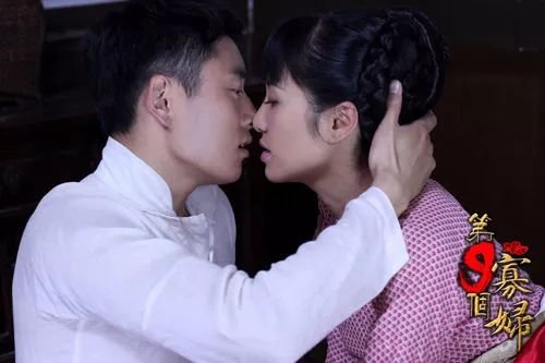 真迷！为爱跳河，又被爆出新恋情，到底离婚了吗？！