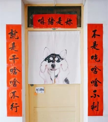 自从见识了 沙雕网友们的奇葩对联 我才深深意识到自己的狭隘 原来