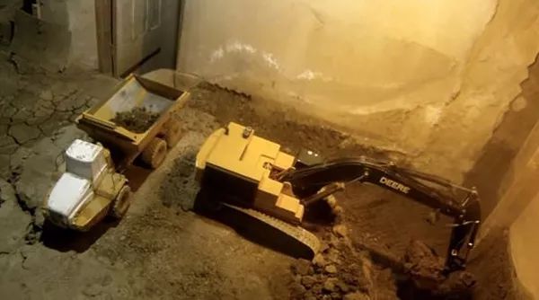 玩具挖掘机挖出地下室,DJ将在堡垒之夜中开演