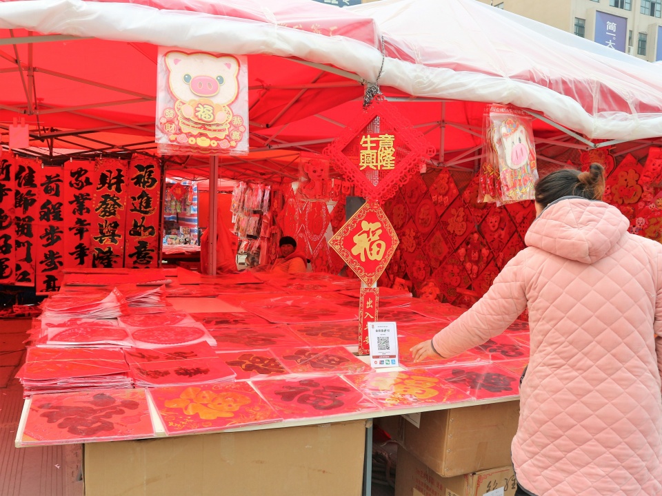 农村春节习俗:为什么春联必须在除夕张贴,你知道它的由来吗?