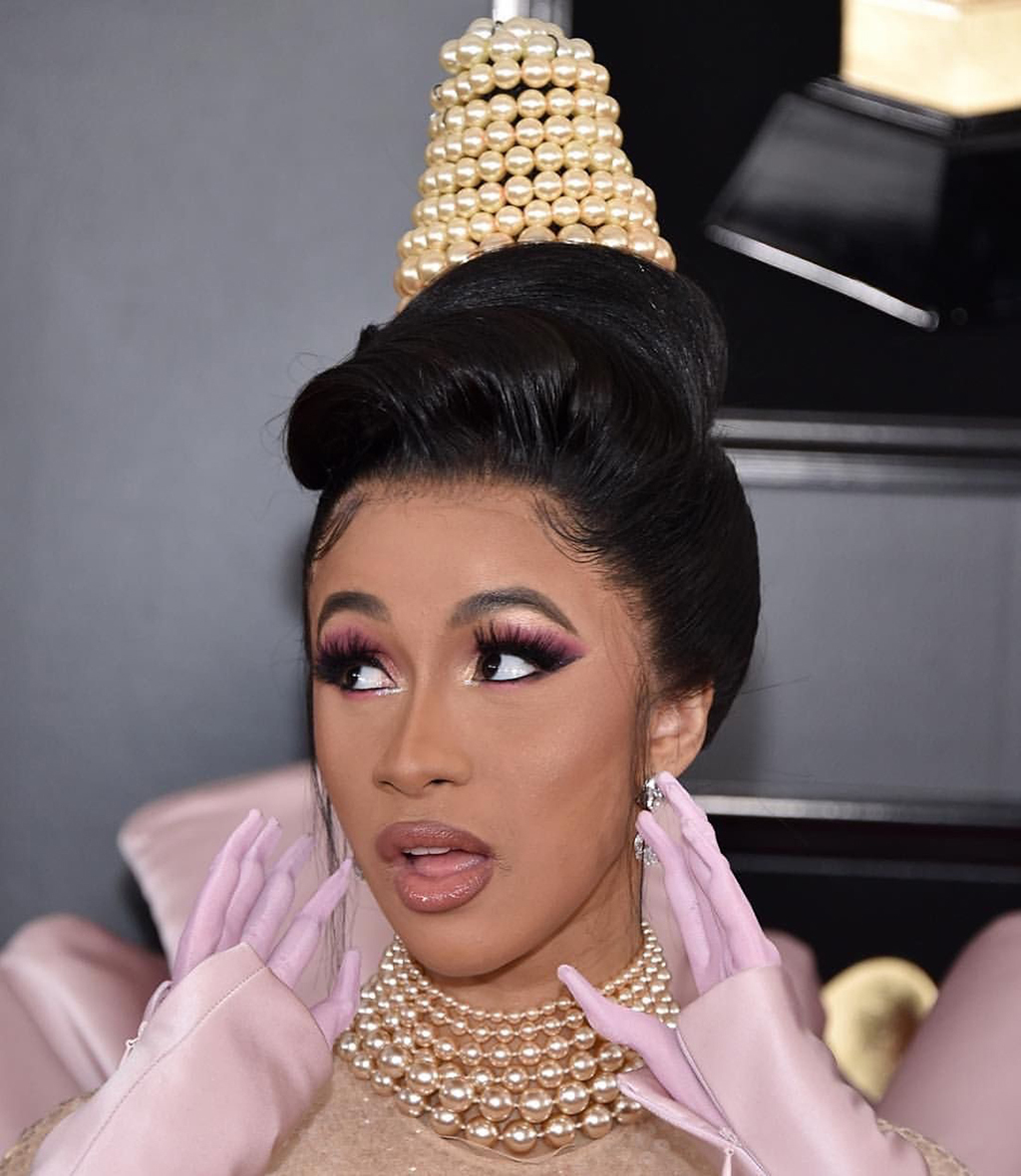 奇葩就赢了?水果姐扮“花瓶”,CardiB化身“蚌精开花”,辣眼睛!