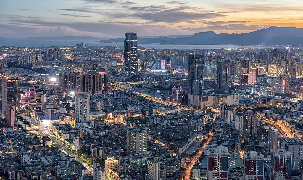 台北 ▽ 就此, 我们为大家展示了 我国31座城市的天际线 它们大多高楼