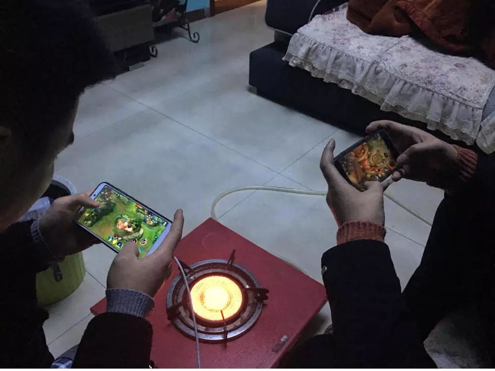 互联网大潮涤荡下，一座川东小镇的嬗变与坚守