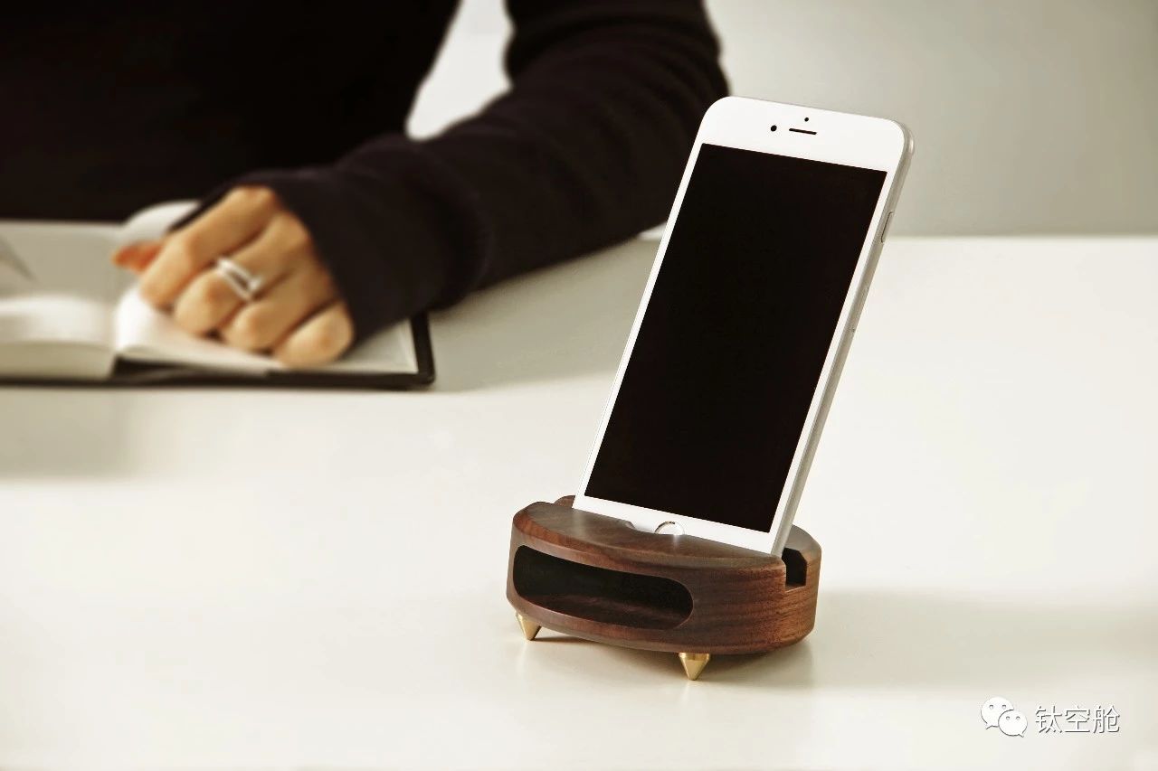 “逃回”北上广的第一天耳朵怀孕了，万人追捧的小怪兽原木音箱，无需插电，纯粹原声｜小话题