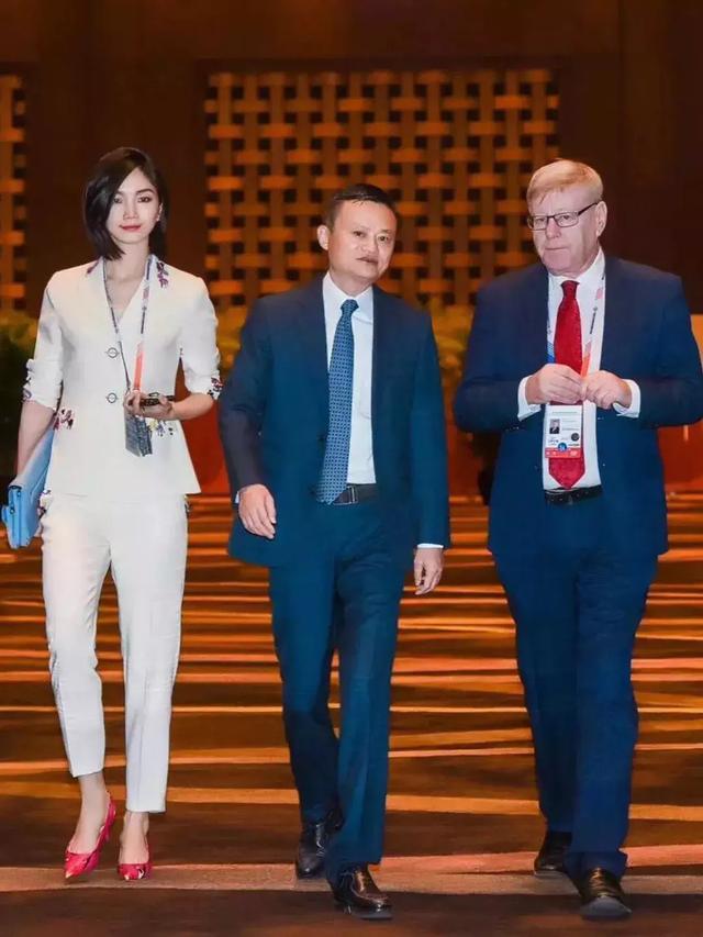 自称“阿里离职漂亮女高管”却遭前同事打脸：吹牛逼要有度吧