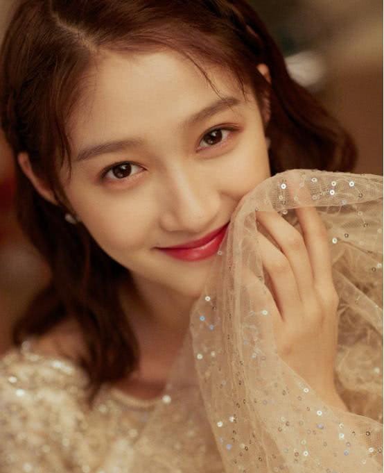 关晓彤自曝理想体重,举杠铃健身照被公开,粉丝