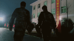 酷似吴亦凡、宁泽涛的班长退役了，《创造营》了解一下！