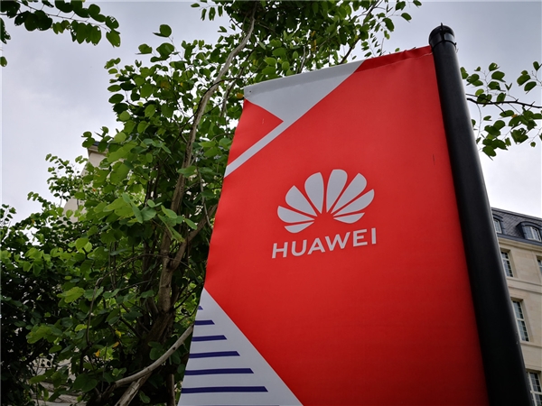 紧跟雷军 余承东晒出月亮照片：疑似P30 Pro拍摄