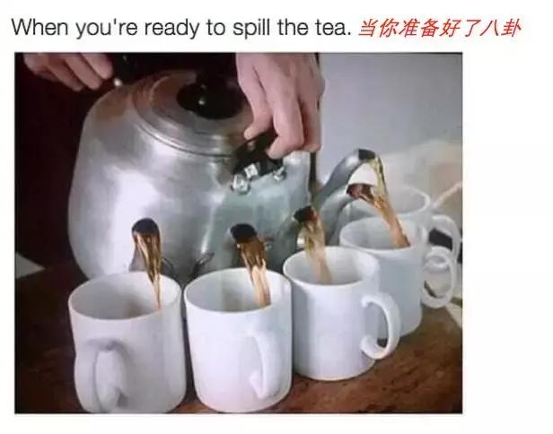 围观看戏，外国人八卦起来，比我们还厉害~