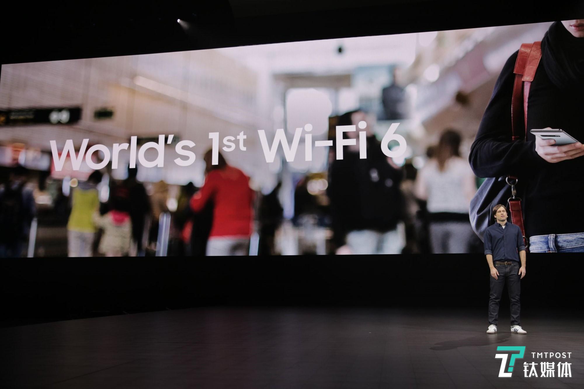 三星Galaxy Fold：折好这台 7 寸机，揣进口袋不占地