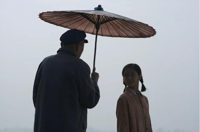 蒋雯丽自编自导的女性文艺电影,催的不仅是泪,更是翻涌的回忆