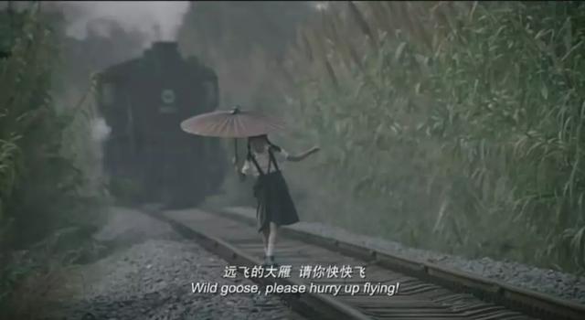 蒋雯丽自编自导的女性文艺电影,催的不仅是泪,更是翻涌的回忆