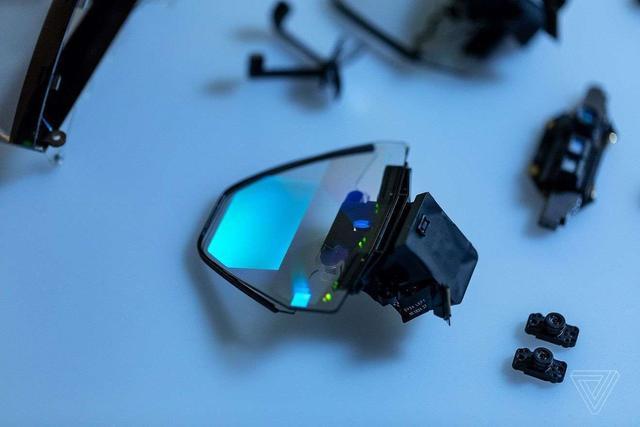 微软发布HoloLens 2：视场角扩大一倍 定价3500美元