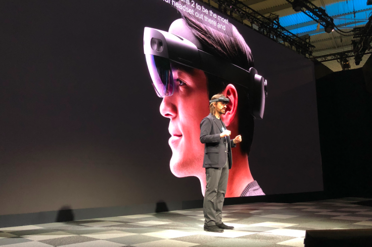 以HoloLens 之名，微软再度闪耀