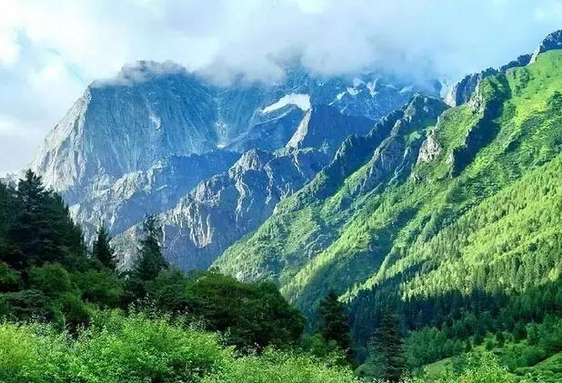 不用去瑞士,成都也要有山地火车了,直达四姑娘山!