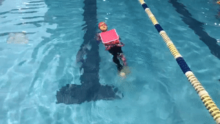 防溺水、抗撞击的救命书包，小学幼儿园给“配齐”｜钛空爆款