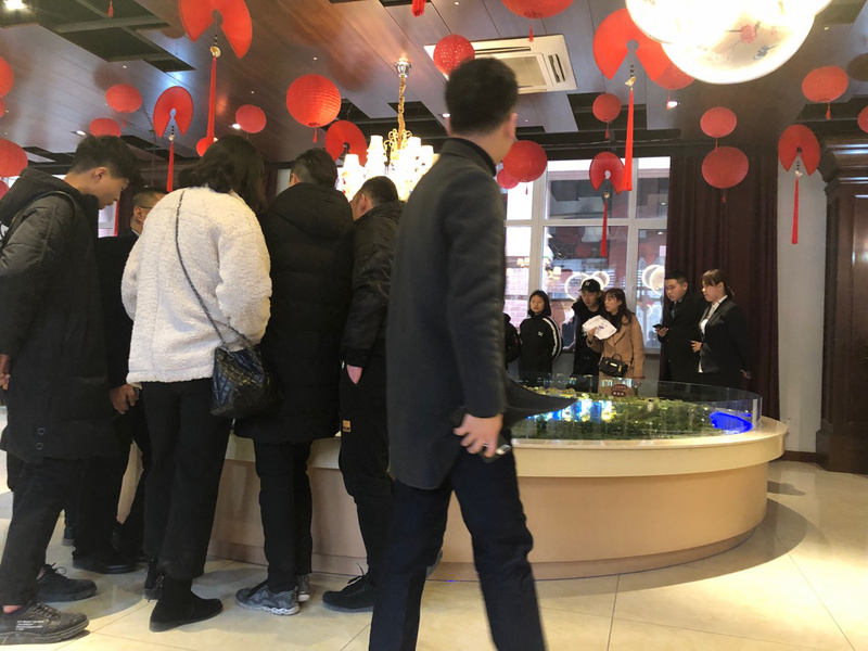 燕郊房价每平上调2000元，有人抢着买 销售:没想到有这么多人