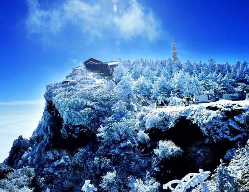 湖北天台寺天降瑞雪惊现琉璃净土宛如人间极乐世界